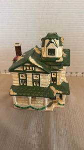 lot 1060 image: Department 56 wooden clapboard house