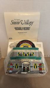 lot 1068 image: Department 56 Snow Village Rockabilly Records Lighted Building