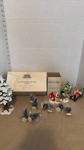 lot 1074 image: Department 56 Snow Village & Heritage Village Collection Lot