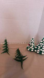 lot 1076 image: Christmas trees one is broken