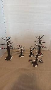 lot 1081 image: Department 56 Winter Snow-Covered Bare Branch Trees with Birds Set one is broken