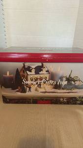 lot 1082 image: Department 56 Homes for the Holidays Snowy Pines Inn Gift Set