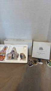 lot 1098 image: Department 56 Snow Village & Heritage Village Collection Figurine Sets