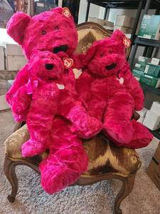 lot 1123 image: TY Beanies Valentina Family of 3, Jumbo, XL, L