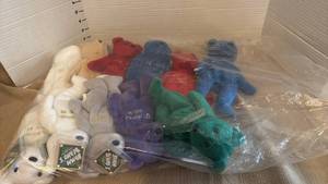 lot 1147 image: Bamm Beanos bears