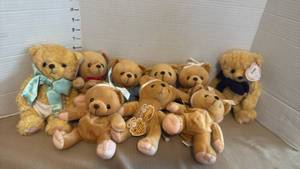lot 1150 image: Cherished Teddys plush bears