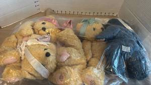 lot 1152 image: Cherished Teddys plush bears