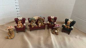 lot 1156 image: Bear Resin Figurine Collection with Chairs