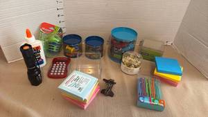 lot 1160 image: Office & School Supply Bundle