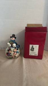 lot 1197 image: Enesco Disney Traditions Jim Shore Let It Snow Snowman Figurine #4039037