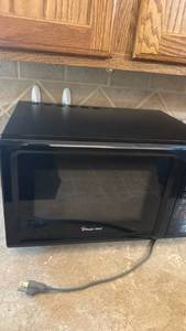lot 1198 image: Magic chef Microwave