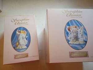 lot 1301 image: Seraphim Classics Heaven on Earth Figurines   Dreams Come True, The Graduation Angel.   Heavenly Circle, Joined in Friendship