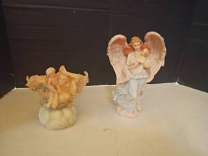 lot 1326 image: Seraphim Classics Heaven on Earth Figurines.  Hope Eternal.  Seraphina Heavens Helper