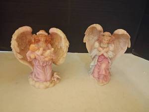 lot 1328 image: Seraphim Classics Heaven on Earth Figurines.  Constance, Gentle Keeper.  Felecia, Adoring Maiden