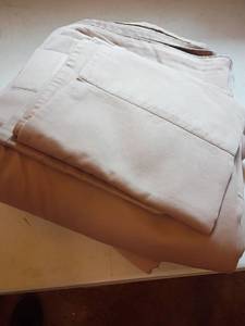 lot 1336 image: King Sized, 100 percent Egyptian Cotton Sheet Set