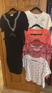 lot 1351 image: Womens Tops & Dress Bundle - Lot of 6 L XL
