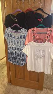 lot 1352 image: Womens Casual Tops L XL Set of 6