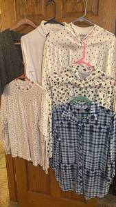 lot 1356 image: Womens Long Sleeve Tops L XL Lot of 6