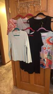 lot 1360 image: Womens Mixed Tops L XL
