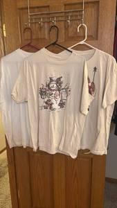 lot 1363 image: Christmas Graphic T-Shirts XL