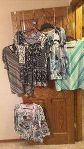 lot 1407 image: Womens Printed Top Bundle - Lot of 5 L XL