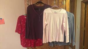 lot 1412 image: Womens Casual Tops XL Set of 4