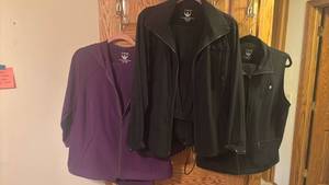 lot 1416 image: Zenergy by Chicos Womens Zip-Up Jacket and Vest Sets Jackets are 2 and pants are size 1