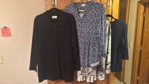 lot 1423 image: Womens Tops and Cardigans XL