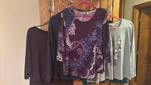 lot 1426 image: Womens and Mens Mixed Lot of 5 Tops and Sweaters M L XL