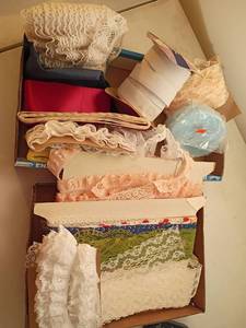 lot 2170 image: Lace and Elastic