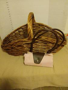 lot 2245 image: Basket with foldable tote bag
