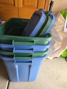 lot 3120 image: Four Rubbermaid Roughneck Totes with Lids