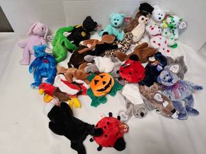 lot 3220 image: TY Beanie Babies