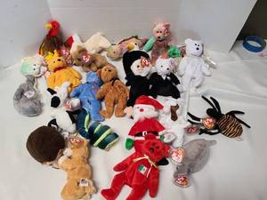 lot 3325 image: TY Beanie Babies