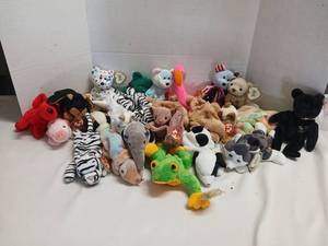 lot 3447 image: Ty Beanie Babies