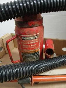 lot 3461 image: Bottle jack ,square measure