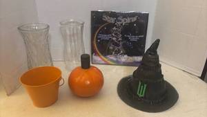lot 7001 image: Halloween and Home Decor Lot with Star Spiral Mobile