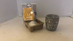 lot 7023 image: Scentsy Wax Warmer Set with Toffee Butter Crunch Bar