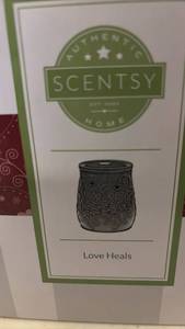 lot 7026 image: Scentsy Love Heals Wax Warmer with Toffee Butter Crunch
