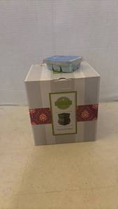 lot 7033 image: Scentsy Classic Satin Black Warmer with Ice Hotel Scent Bar