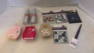 lot 7034 image: Scentsy Wax Bars, Gallery Frames & Accessories Bundle