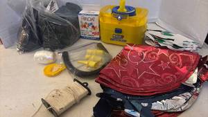 lot 7037 image: Party Balloon Supply Lot with Bunch O Balloons Party Pump and HiFloat