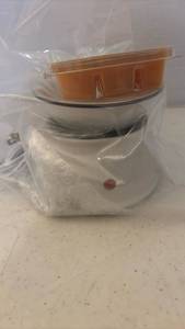 lot 7038 image: Electric Wax Melt Warmer with Wax Melts