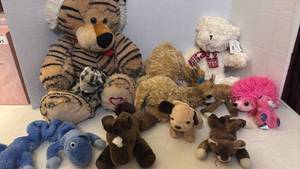 lot 7049 image: Mixed Lot of Stuffed Animal Plush Toys