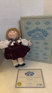 lot 7053 image: Cabbage Patch Kids Porcelain Collection Limited Edition 16-Inch Collector Doll