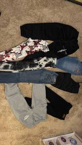lot 7056 image: Youth Medium Jeans and Pants