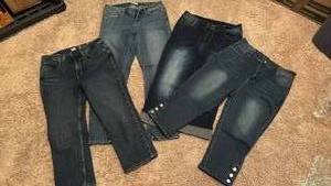 lot 7058 image: Capri Jeans L 8
