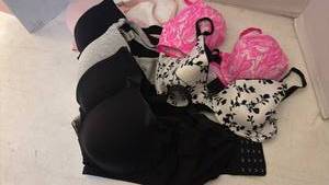 lot 7060 image: Womens 36 C Bras