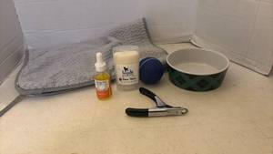 lot 7074 image: Dog Care & Grooming Bundle
