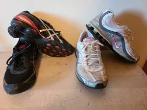lot 7088 image: Asics size 8.5 and Nike size 8 ladies shoes